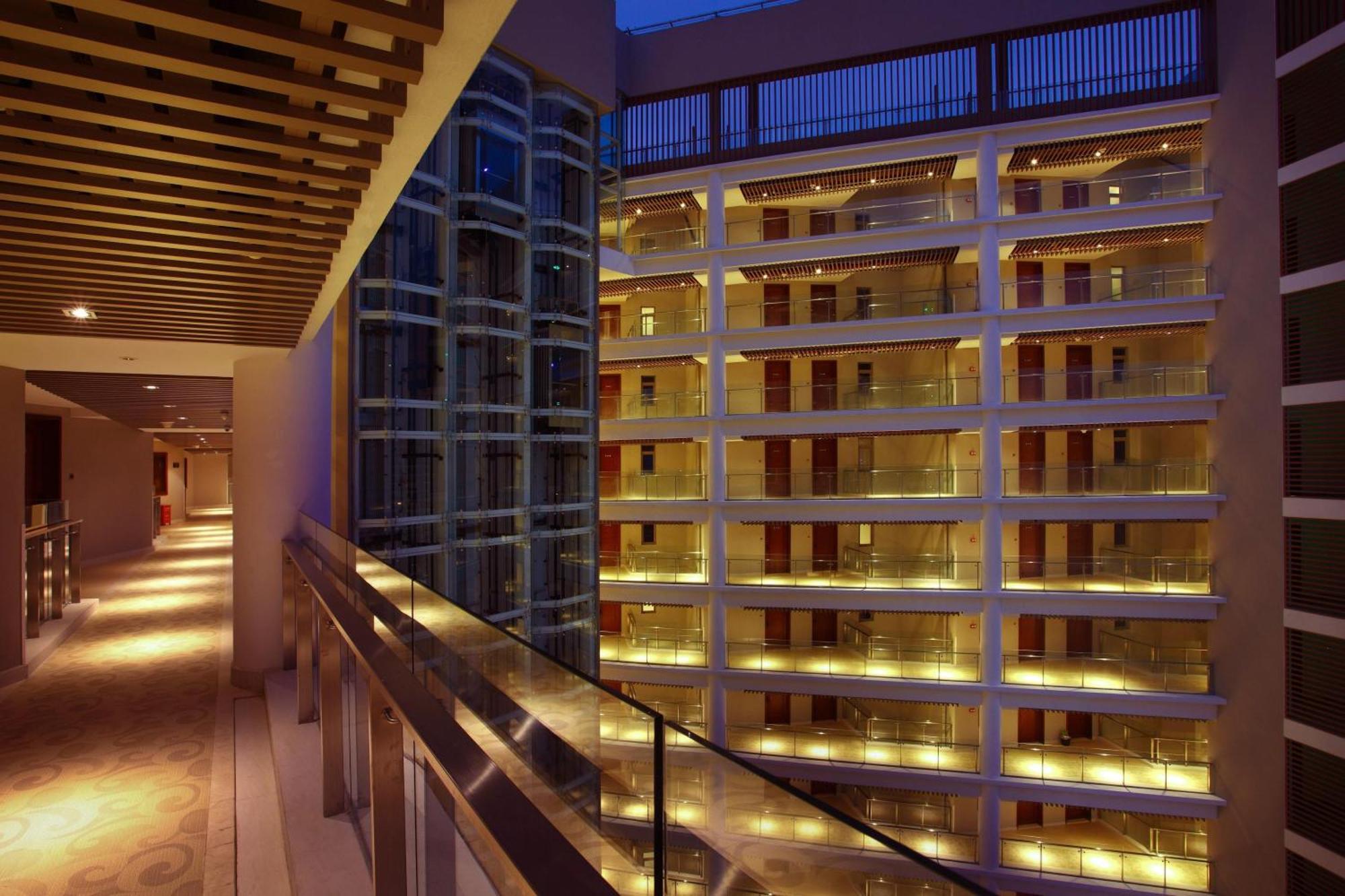 Sanya Seacube Holiday Hotel Exterior photo