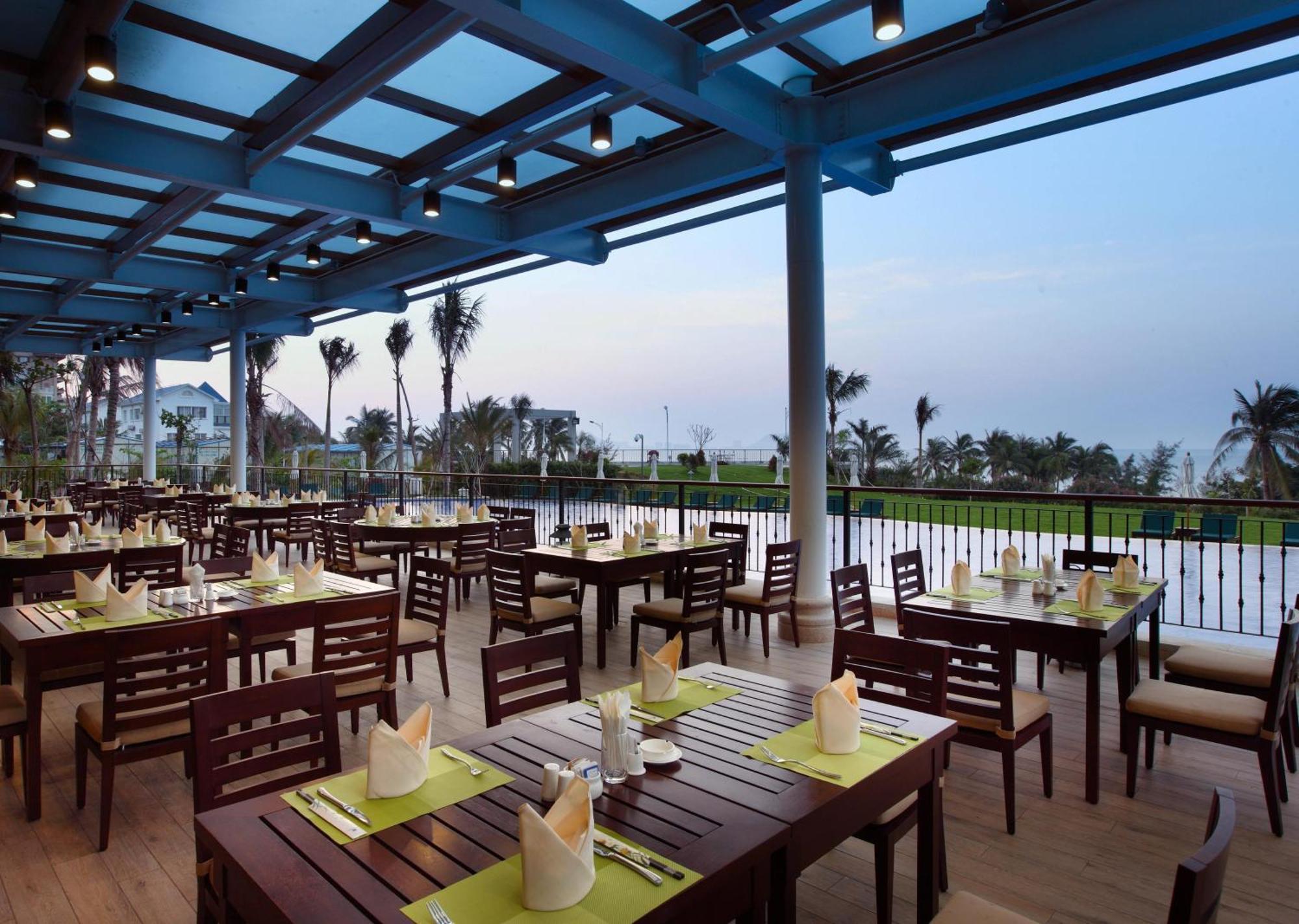 Sanya Seacube Holiday Hotel Exterior photo